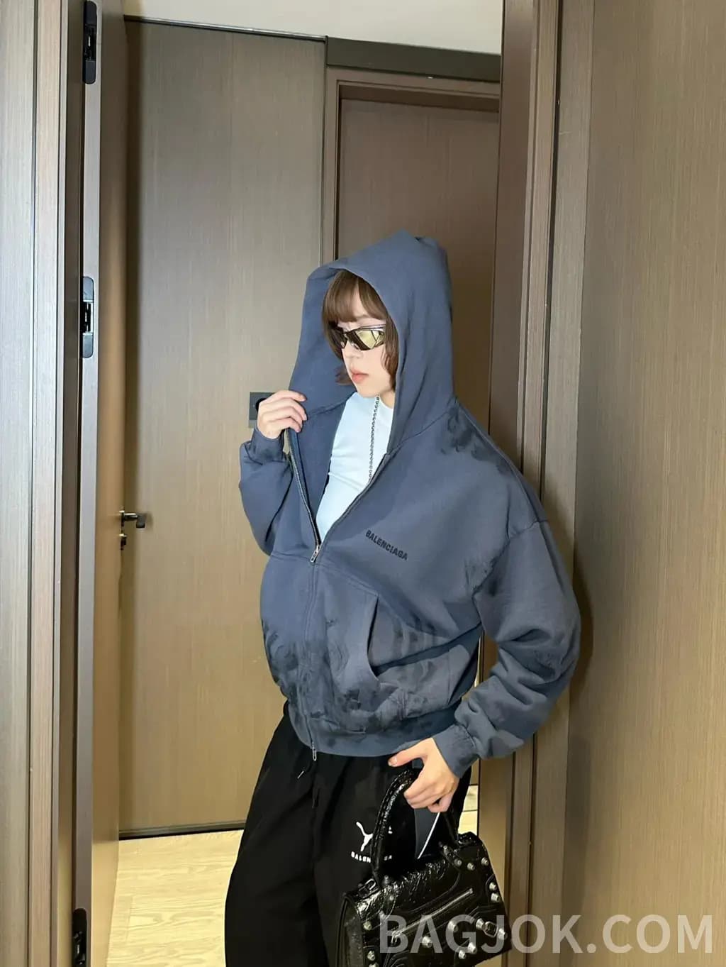 발렌시아가 BALENCIAGA 25SS 워시드 페인팅 후드 집업 상세 이미지