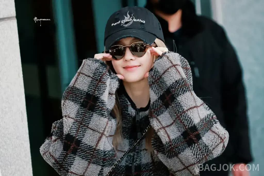 미우미우 MIU MIU 체크 테디 플리스 집업 상세 이미지