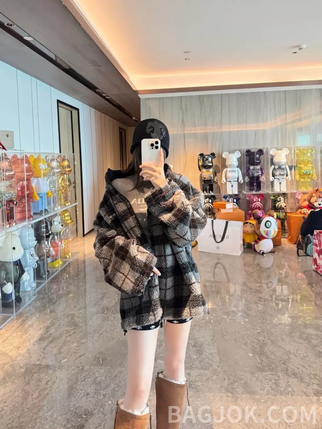 미우미우 MIU MIU 체크 테디 플리스 집업 상세 이미지