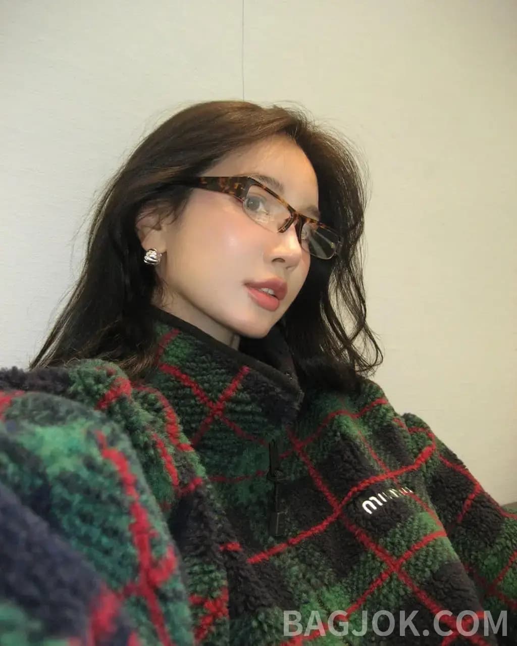 미우미우 MIU MIU 체크 테디 플리스 집업 상세 이미지