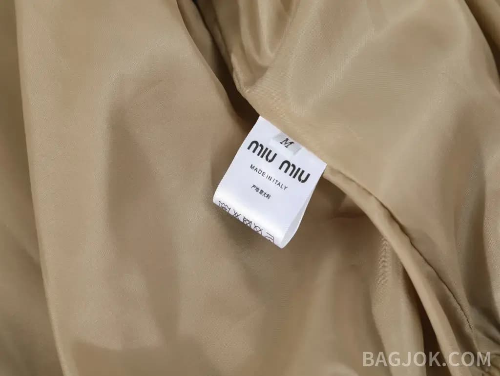 미우미우 MIU MIU 가죽 자수 로고 집업 자켓 상세 이미지