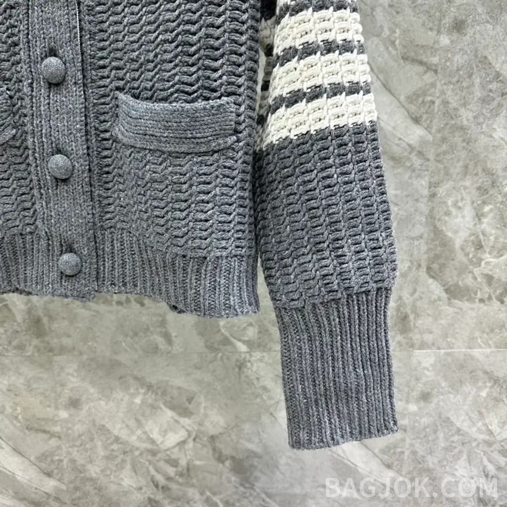 톰브라운 THOM BROWNE 시그니처 4바 크롭 니트 가디건 상세 이미지