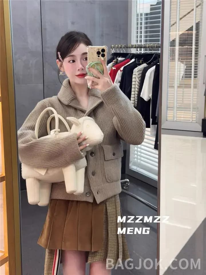 톰브라운 THOM BROWNE 리브드 울 크롭 가디건 상세 이미지