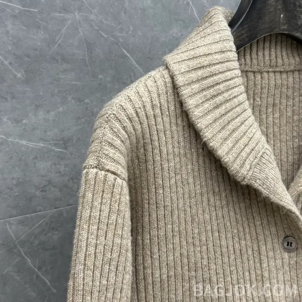 톰브라운 THOM BROWNE 리브드 울 크롭 가디건 상세 이미지