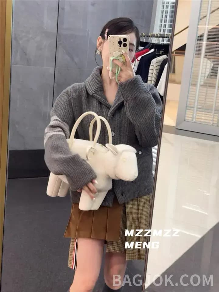톰브라운 THOM BROWNE 리브드 울 크롭 가디건 상세 이미지