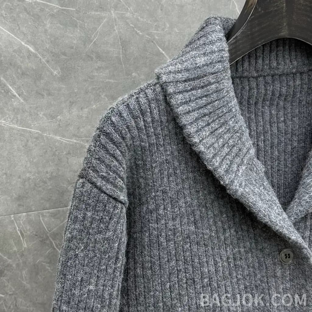톰브라운 THOM BROWNE 리브드 울 크롭 가디건 상세 이미지